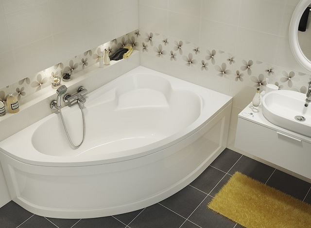 Наливная ванна или акриловый вкладыш в : что выбрать?